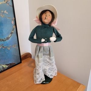 Byers Choice Carolers 1993 Victorian women green dress white hat  pink ribbon